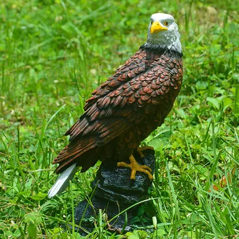 Имитация на украшения във формата на орел Имитация на бронзовата украшения във формата на орел Модел на животното за дома от смола Подарък за бродерия