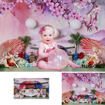През пролетта на розов фон с цвете сакуры, фен с цъфнал вишнев, чадър в китайски японски стил, фон за снимки, парти по случай рождения ден момичета