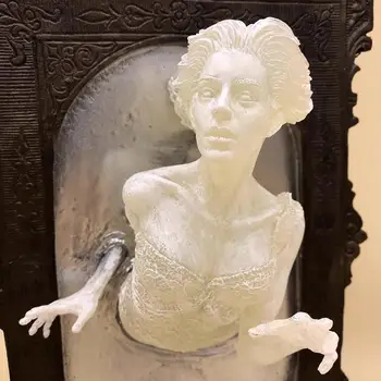 Скулптура на призрак от катран в огледалото Стенни табели Светещи дисплей Огледало Творческа подвесное монтиране на украса за дома Начало декор